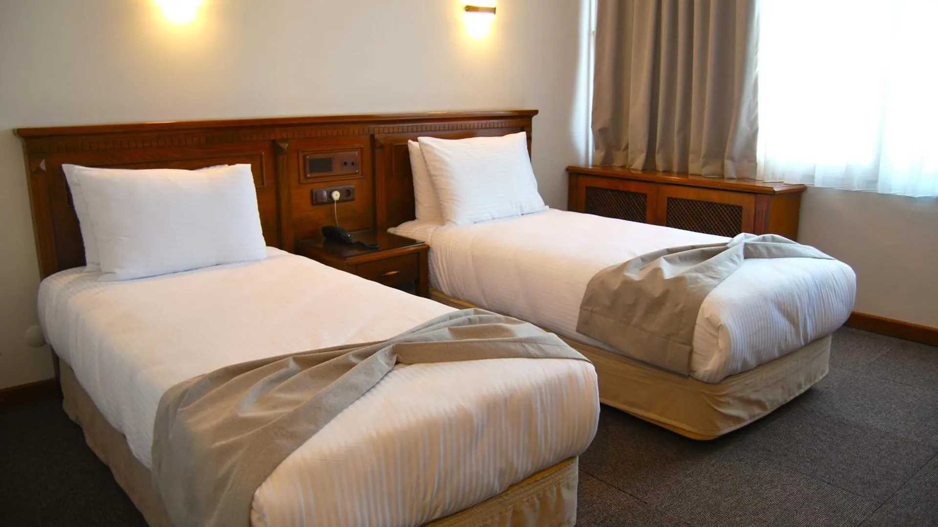 לינה וארוחת בוקר איזמיר Otel Kaya